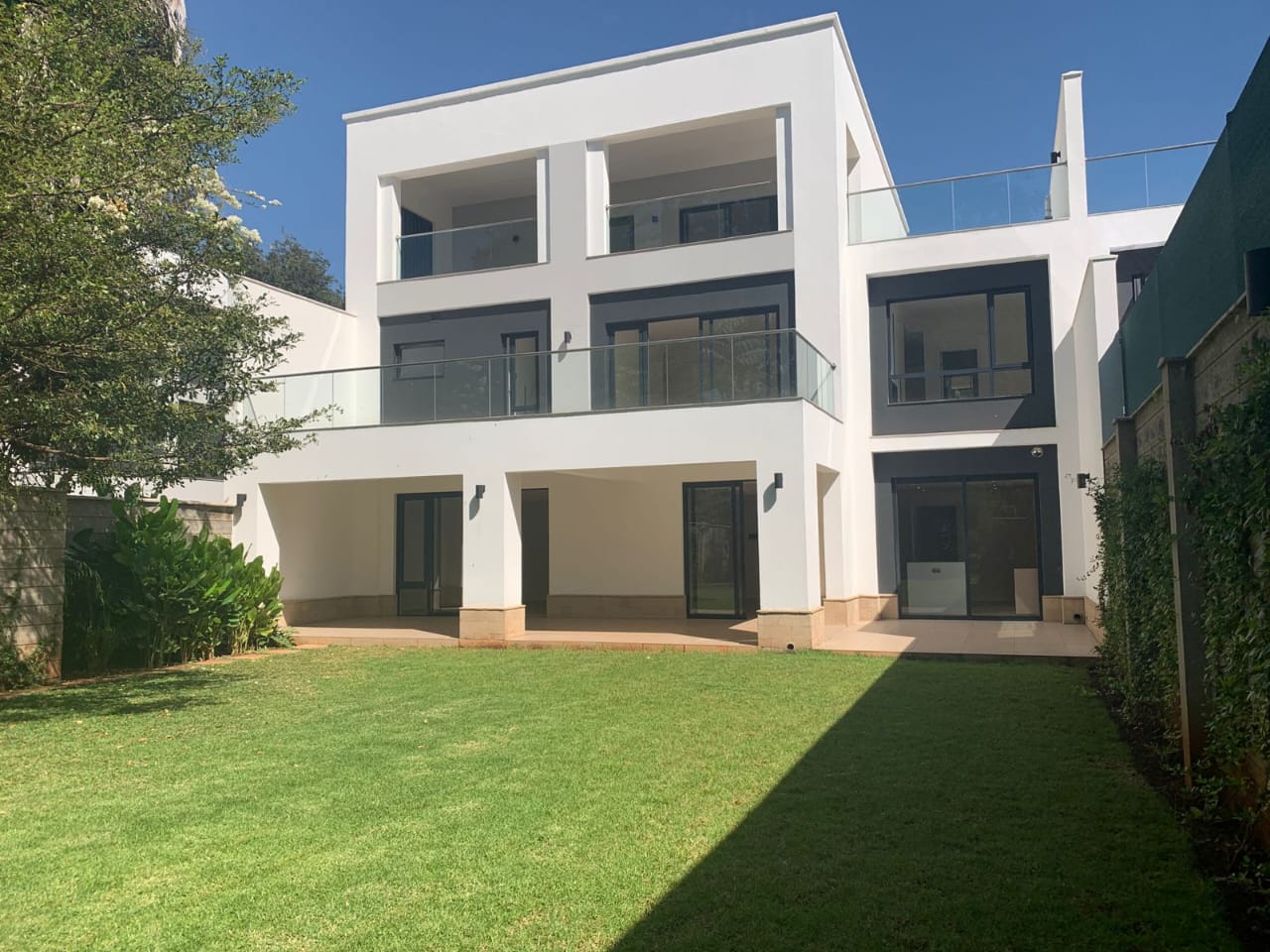 Elegant 5-Bedroom Townhouse for Rent in Kyuna
