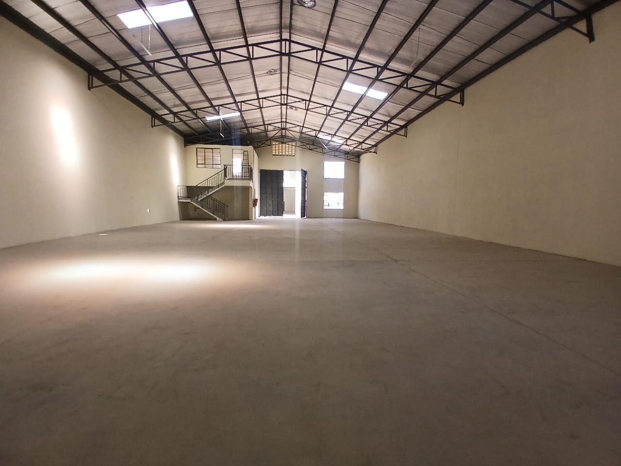 6,136 SQ FT WAREHOUSE FOR SALE – ATHIRIVER