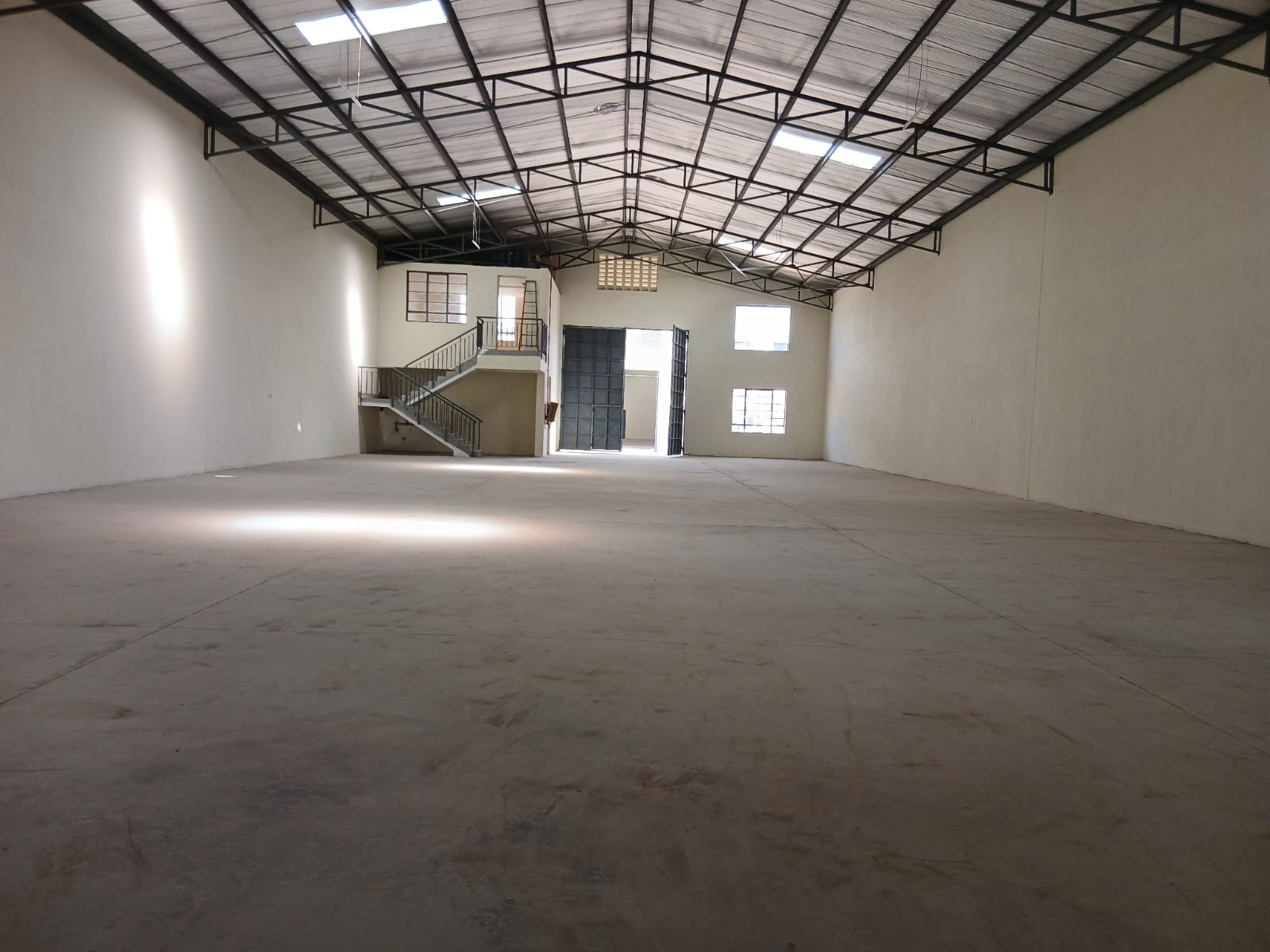 6,136 SQ FT WAREHOUSE FOR SALE – ATHIRIVER