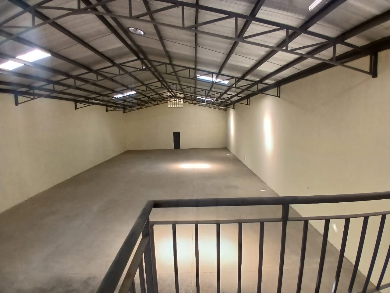6,136 SQ FT WAREHOUSE FOR SALE – ATHIRIVER