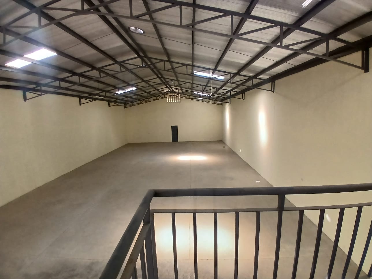 6,136 SQ FT WAREHOUSE FOR SALE – ATHIRIVER