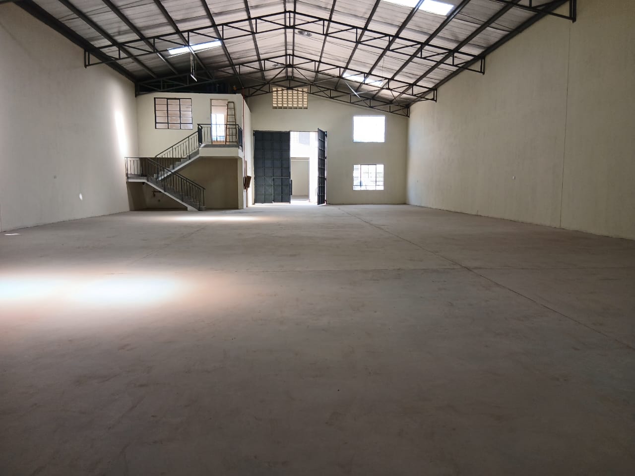 5,167 SQ FT WAREHOUSE FOR SALE – ATHIRIVER