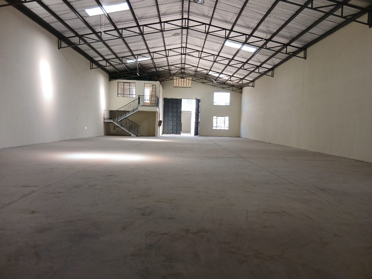 5,167 SQ FT WAREHOUSE FOR SALE – ATHIRIVER