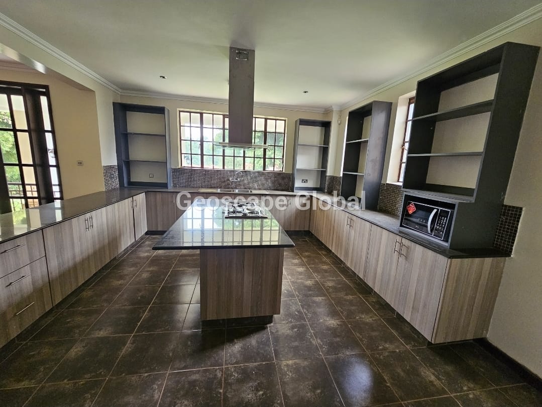 Four-Bedroom Villa for Rent in Rosslyn