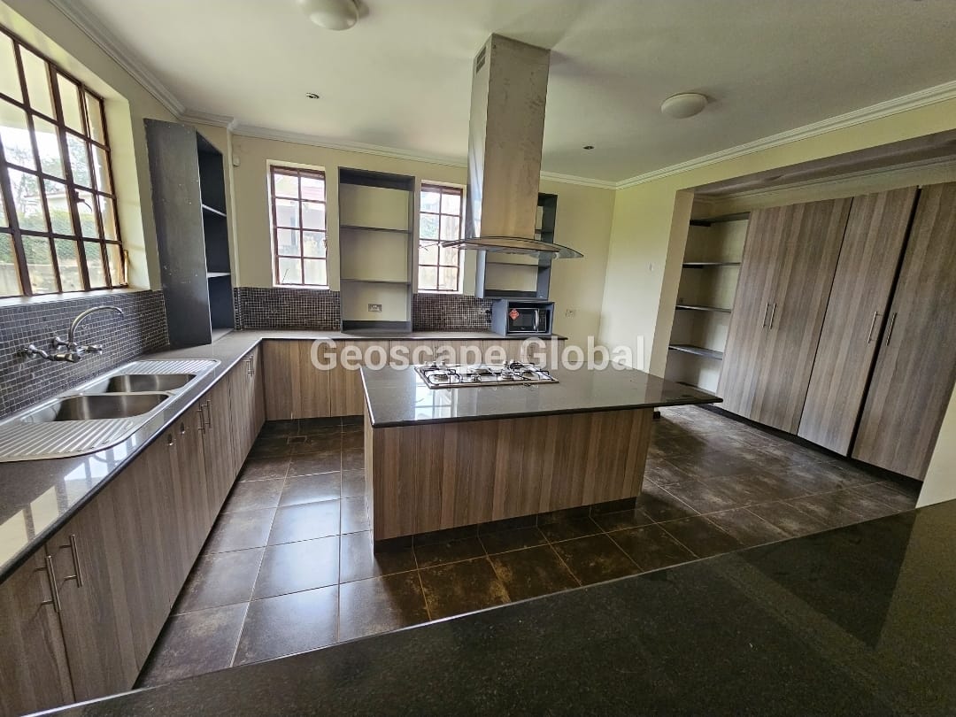 Four-Bedroom Villa for Rent in Rosslyn