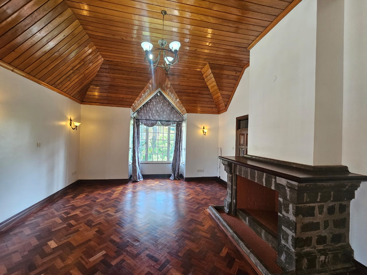 Five-Bedroom House To Let – Runda