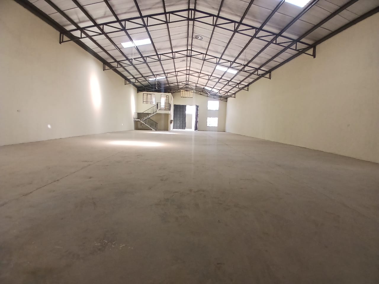 6,136 SQ FT WAREHOUSE FOR SALE – ATHIRIVER