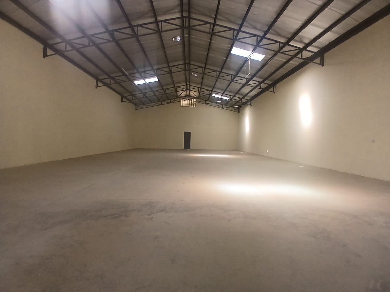 6,136 SQ FT WAREHOUSE FOR SALE – ATHIRIVER