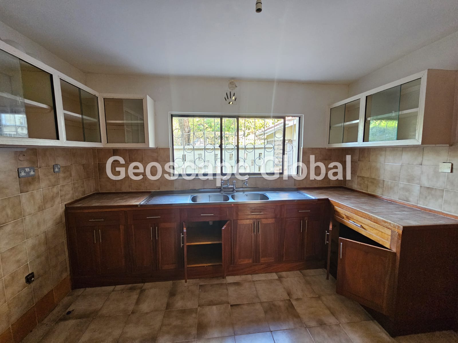 Kyuna – Four-Bedroom Cottage for Rent