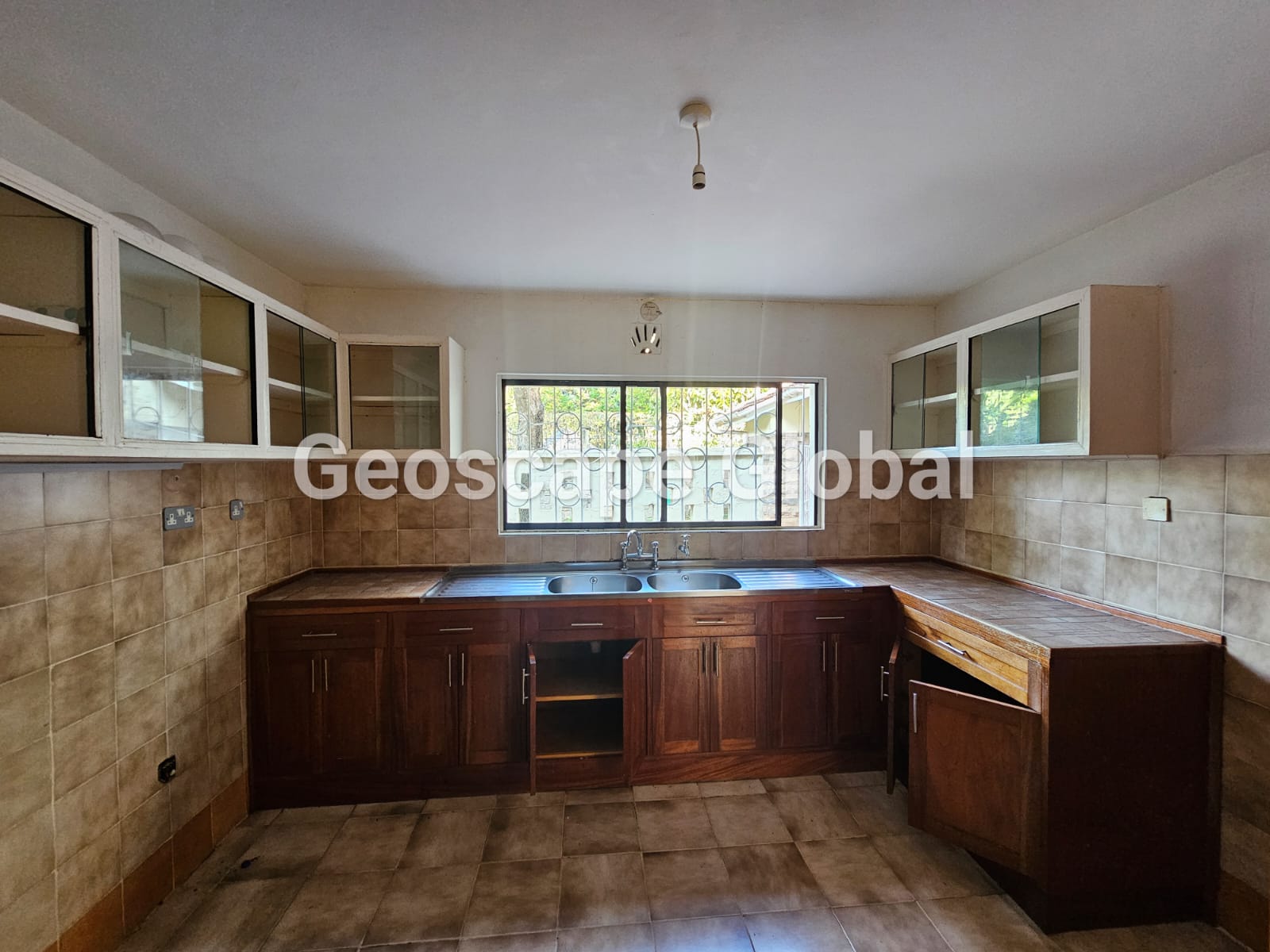 Kyuna – Four-Bedroom Cottage for Rent