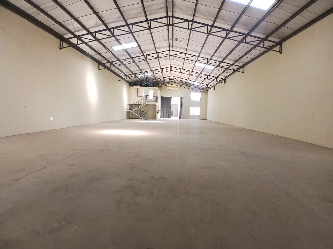 FOR SALE: Athi River – 6,136 SQ FT Warehouse