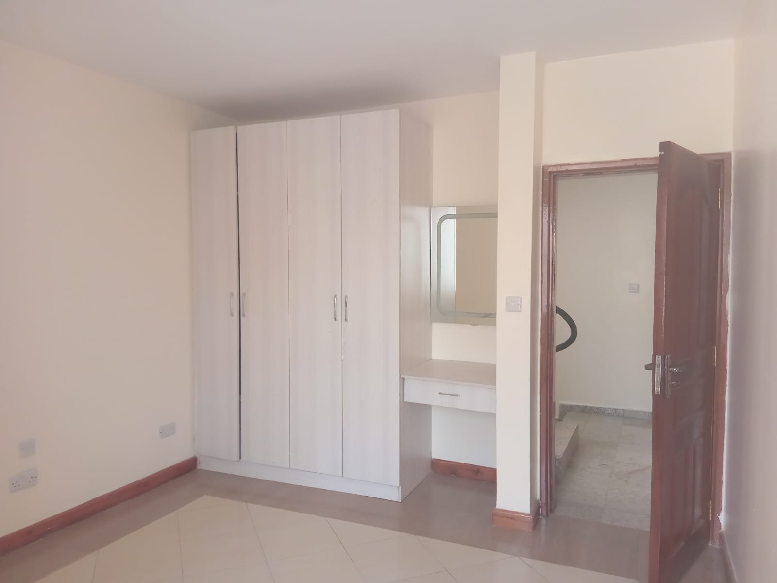 FOR SALE: FOUR-BEDROOM + DSQ SWAHILI-STYLE HOUSE – ATHI RIVER