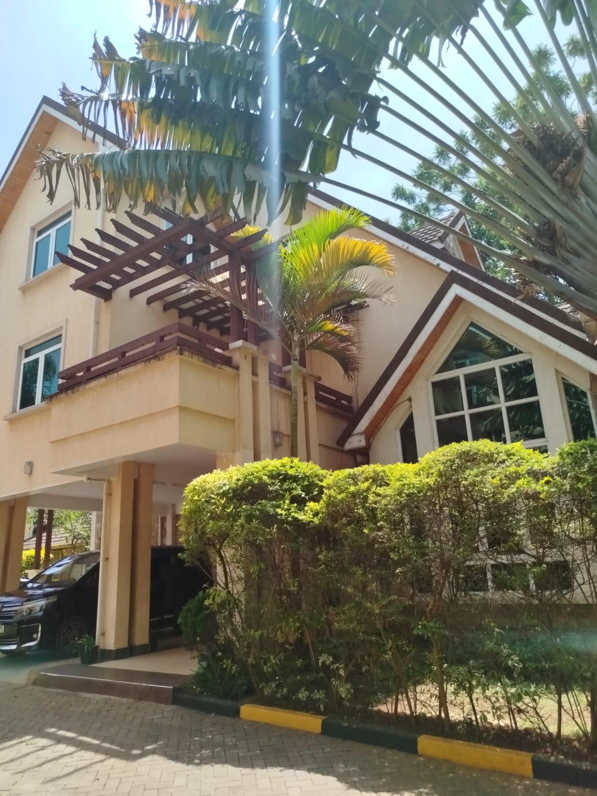 FOR RENT: FIVE-BEDROOM VILLA – LAVINGTON