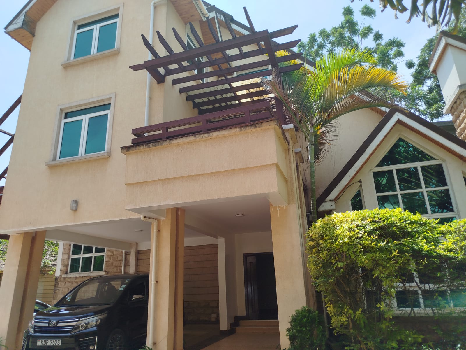 FOR RENT: FIVE-BEDROOM VILLA – LAVINGTON