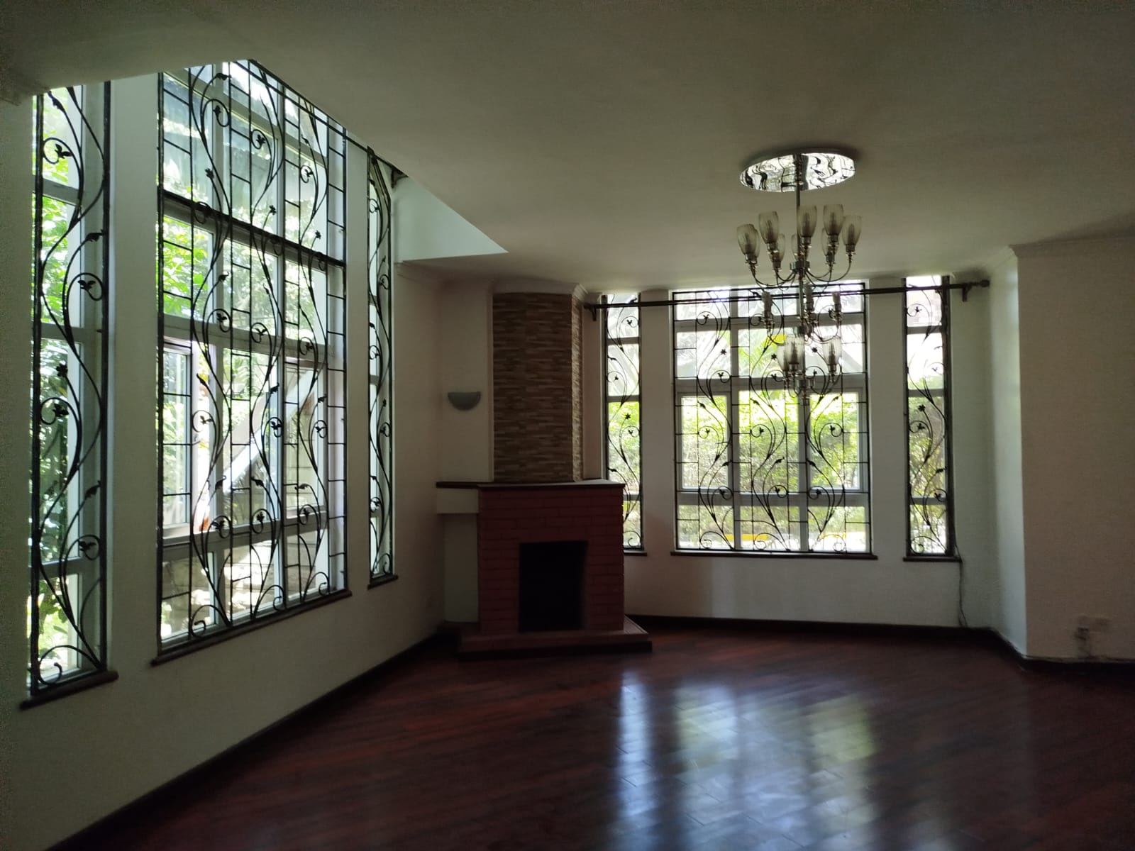 FOR RENT: FIVE-BEDROOM VILLA – LAVINGTON