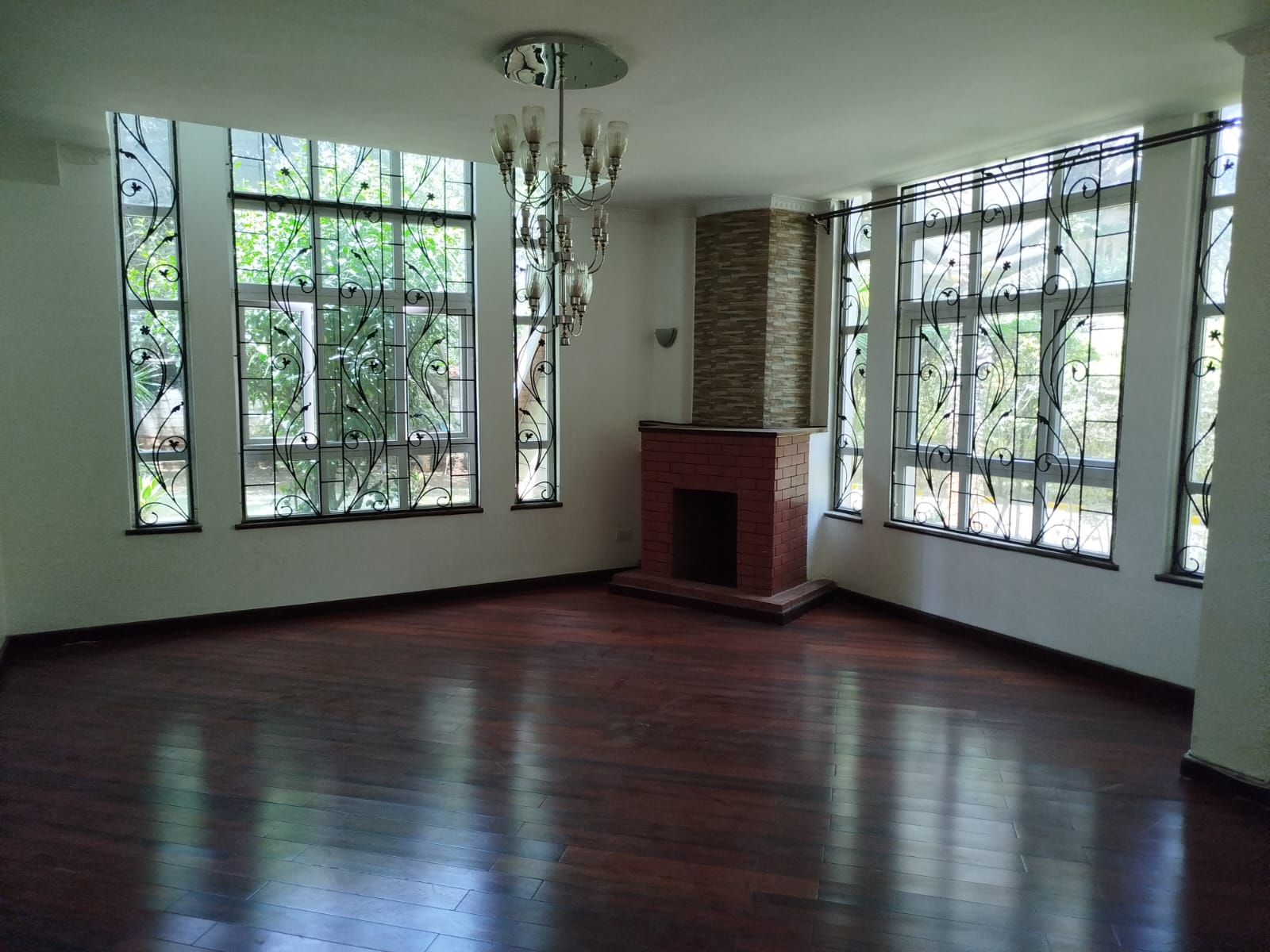 FOR RENT: FIVE-BEDROOM VILLA – LAVINGTON