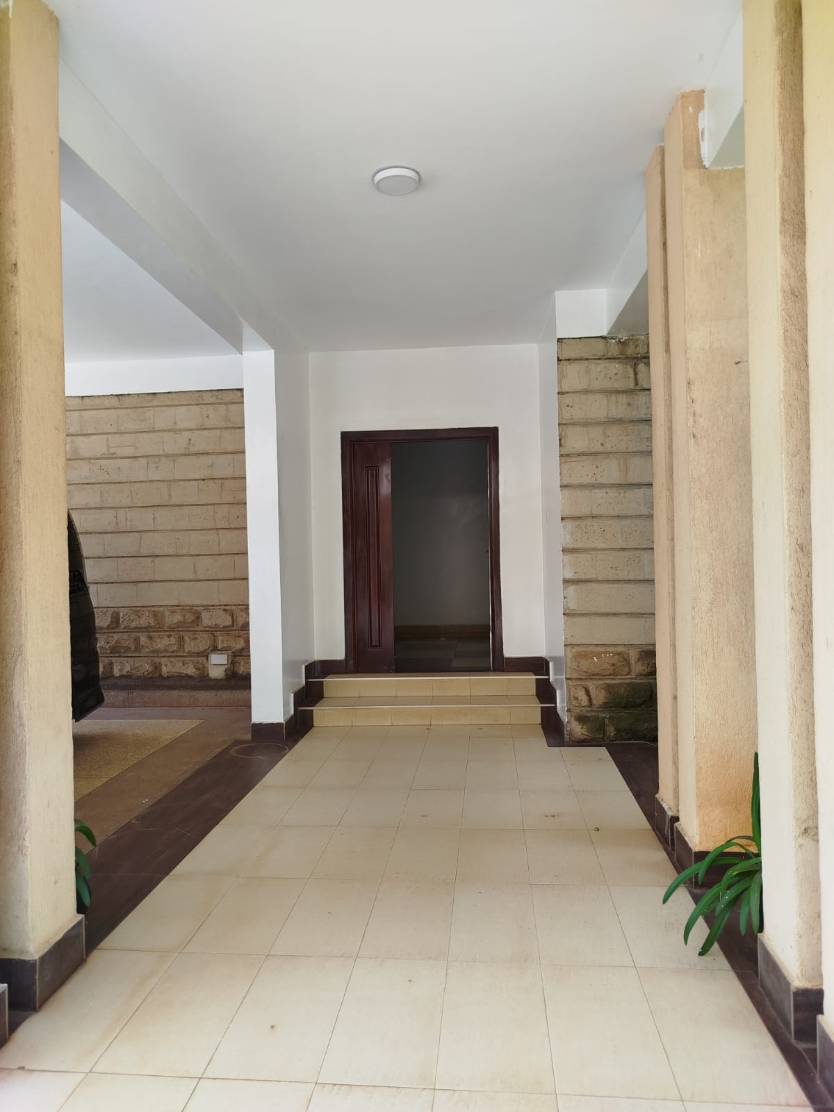 FOR RENT: FIVE-BEDROOM VILLA – LAVINGTON