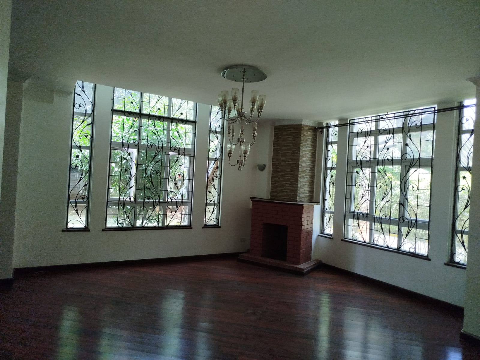 FOR RENT: FIVE-BEDROOM VILLA – LAVINGTON
