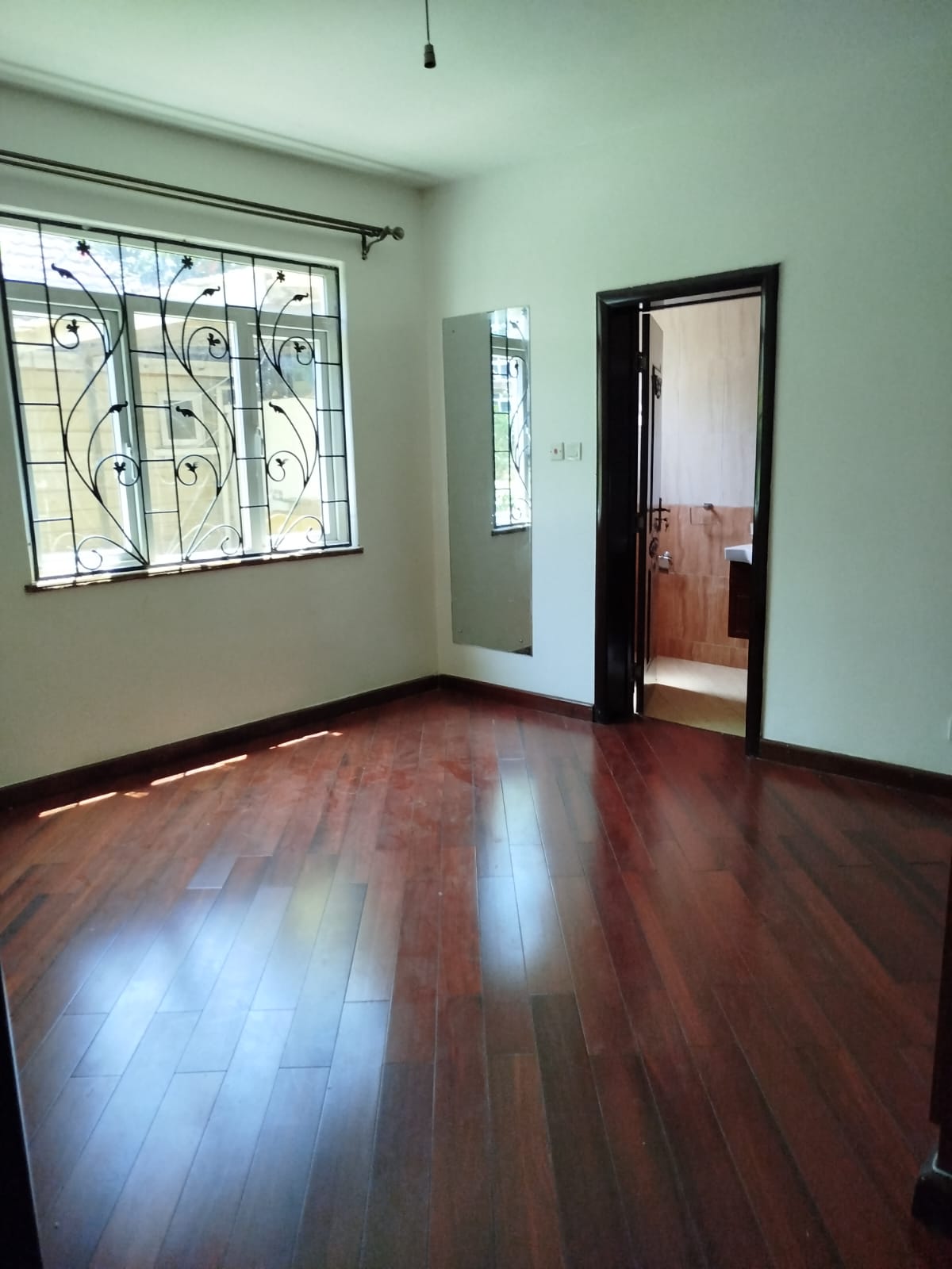 FOR RENT: FIVE-BEDROOM VILLA – LAVINGTON