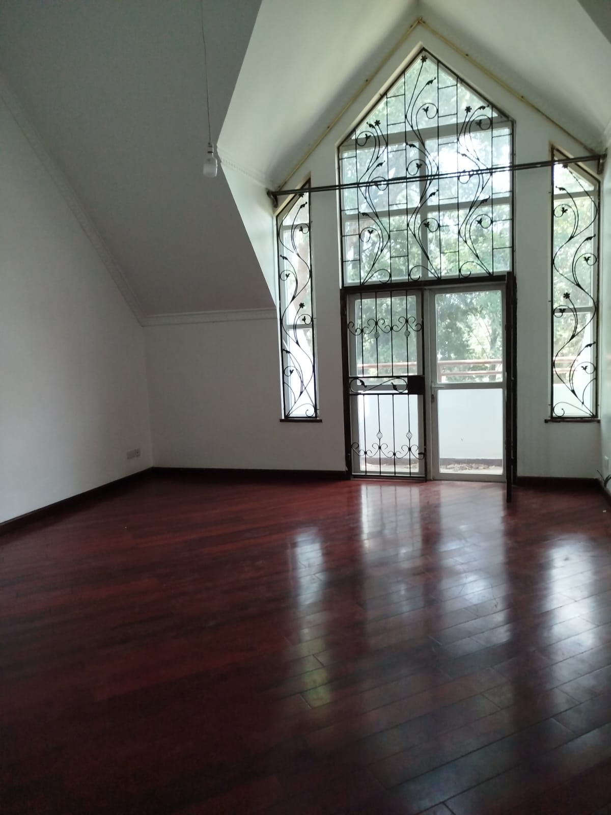 FOR RENT: FIVE-BEDROOM VILLA – LAVINGTON