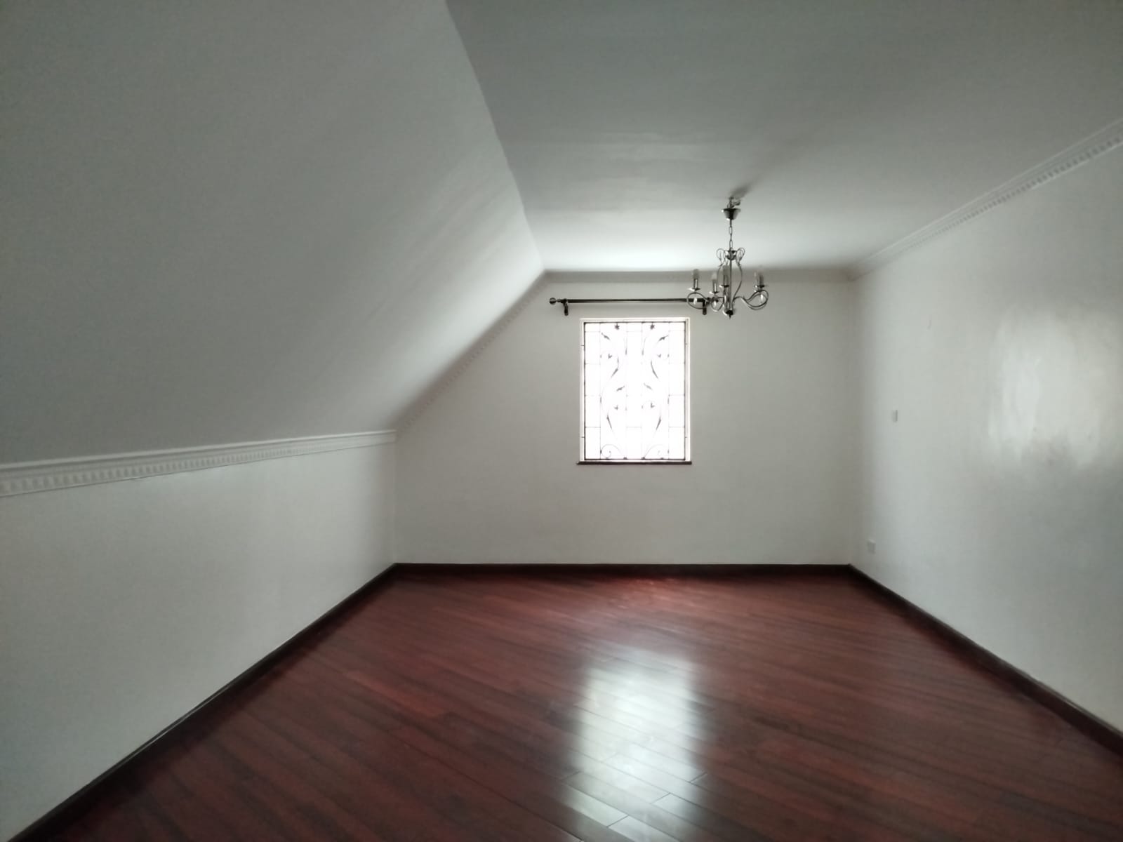 FOR RENT: FIVE-BEDROOM VILLA – LAVINGTON
