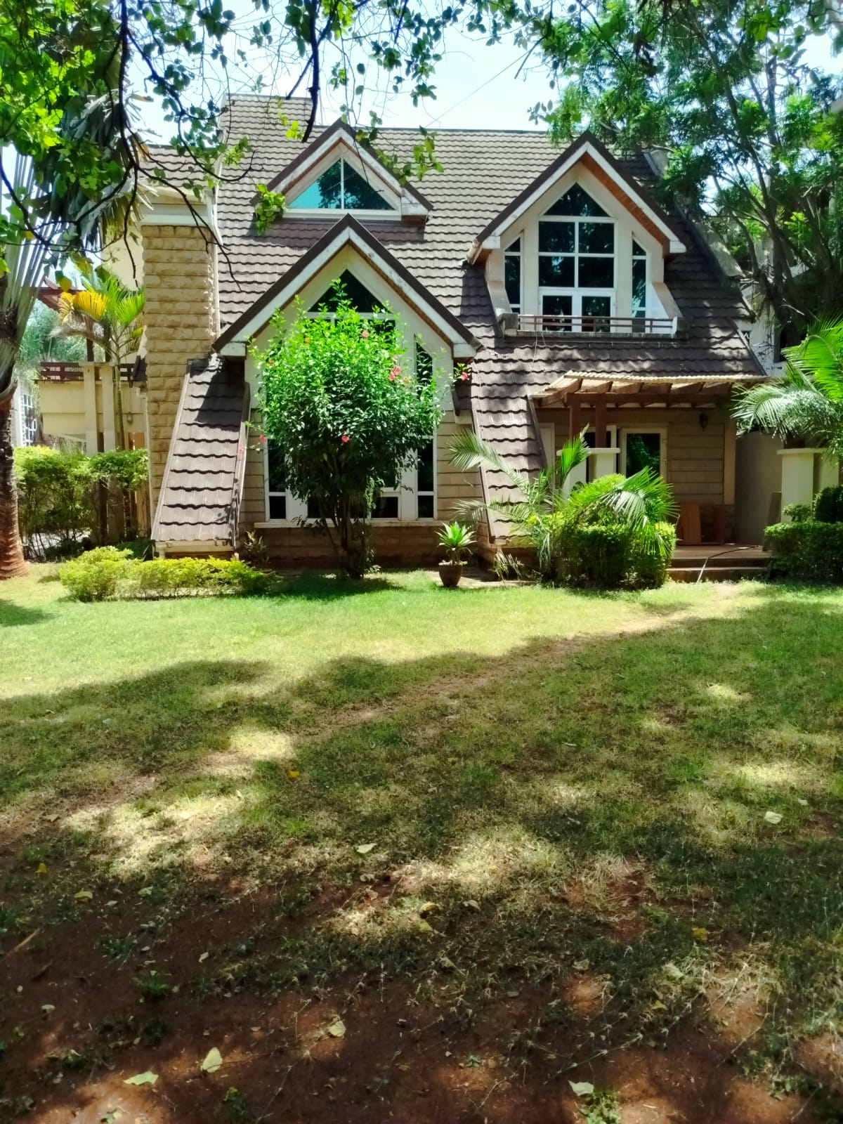 FOR RENT: FIVE-BEDROOM VILLA – LAVINGTON