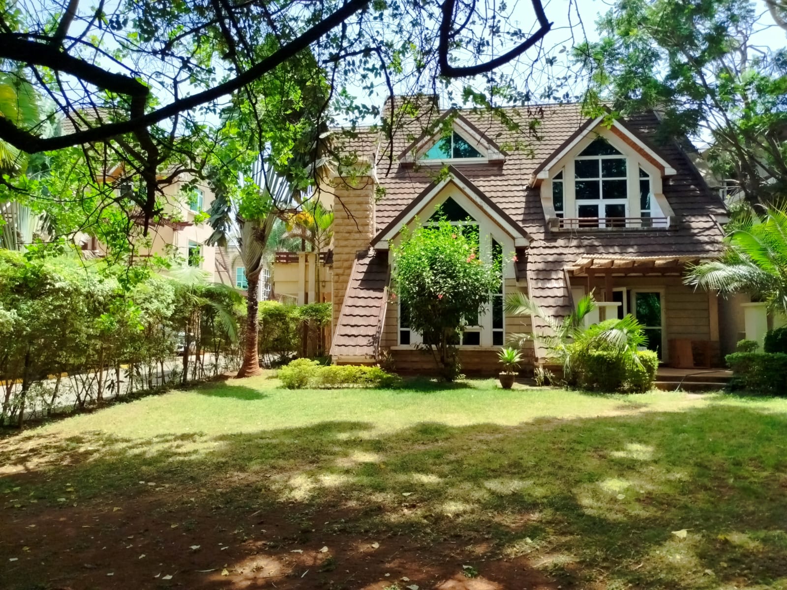 FOR RENT: FIVE-BEDROOM VILLA – LAVINGTON