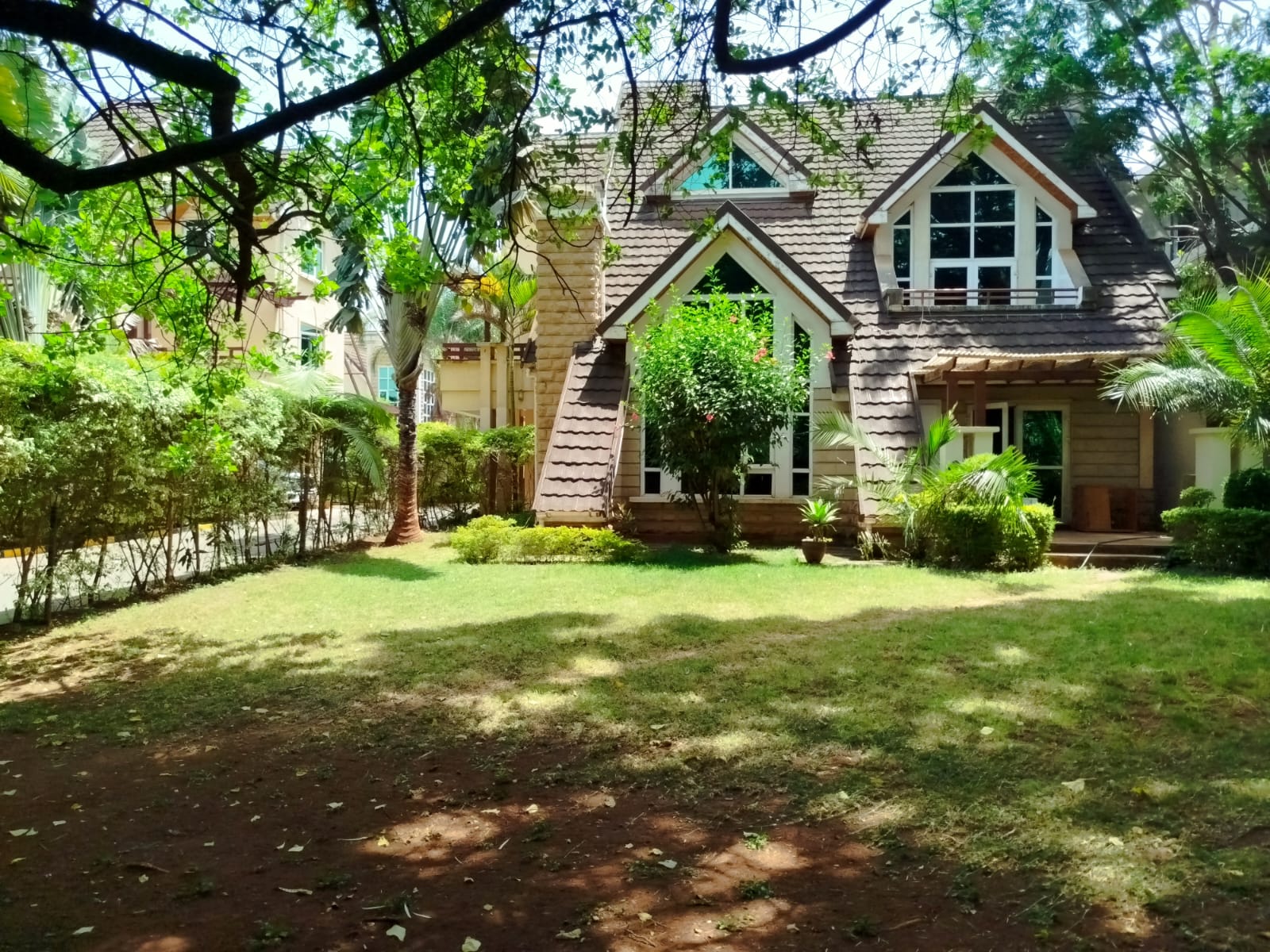 FOR RENT: FIVE-BEDROOM VILLA – LAVINGTON
