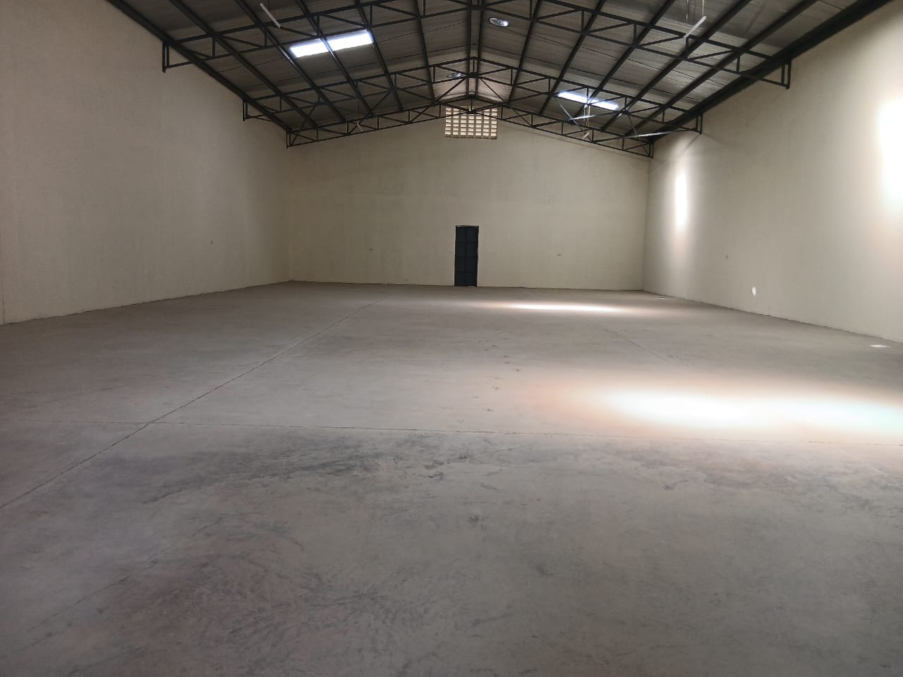 FOR SALE: Athi River – 6,136 SQ FT Warehouse