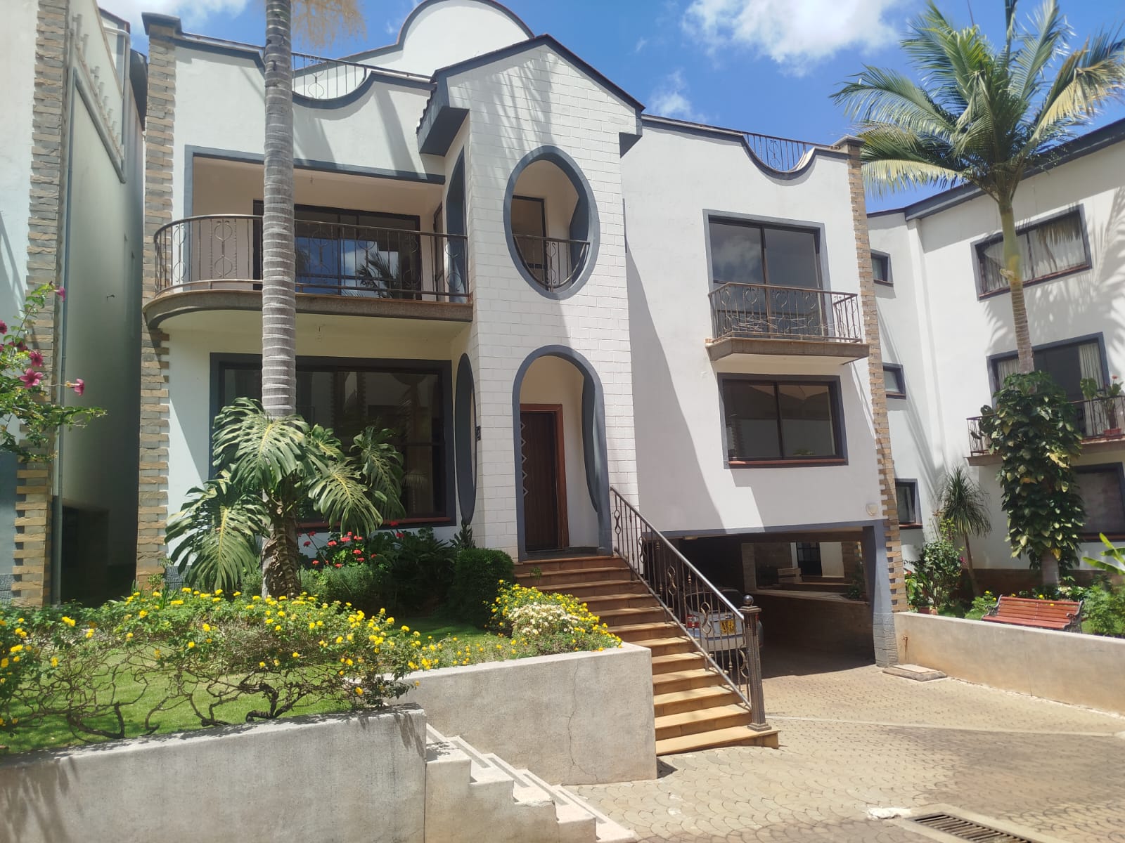 KYUNA – FIVE-BEDROOM HOUSE FOR RENT
