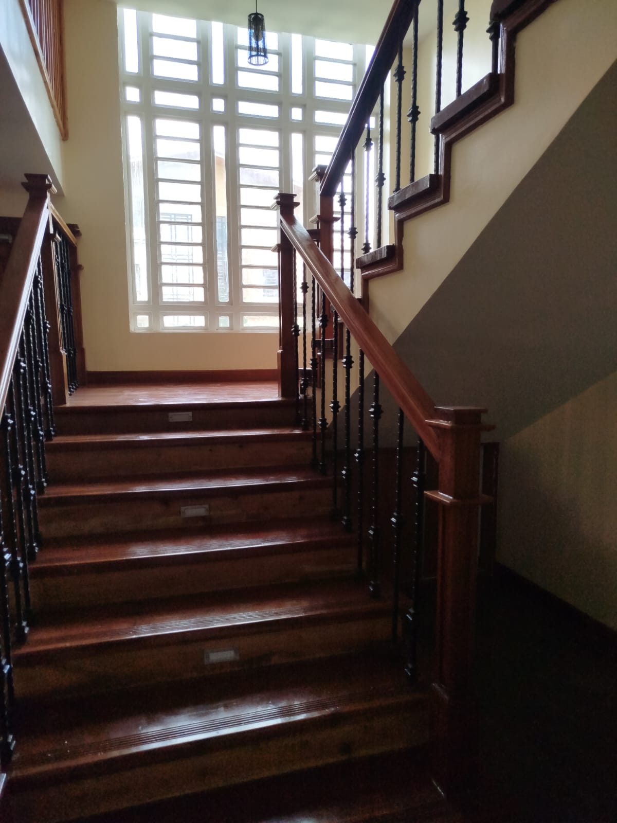 For Rent: Five-Bedroom House + DSQ – Garden Estate