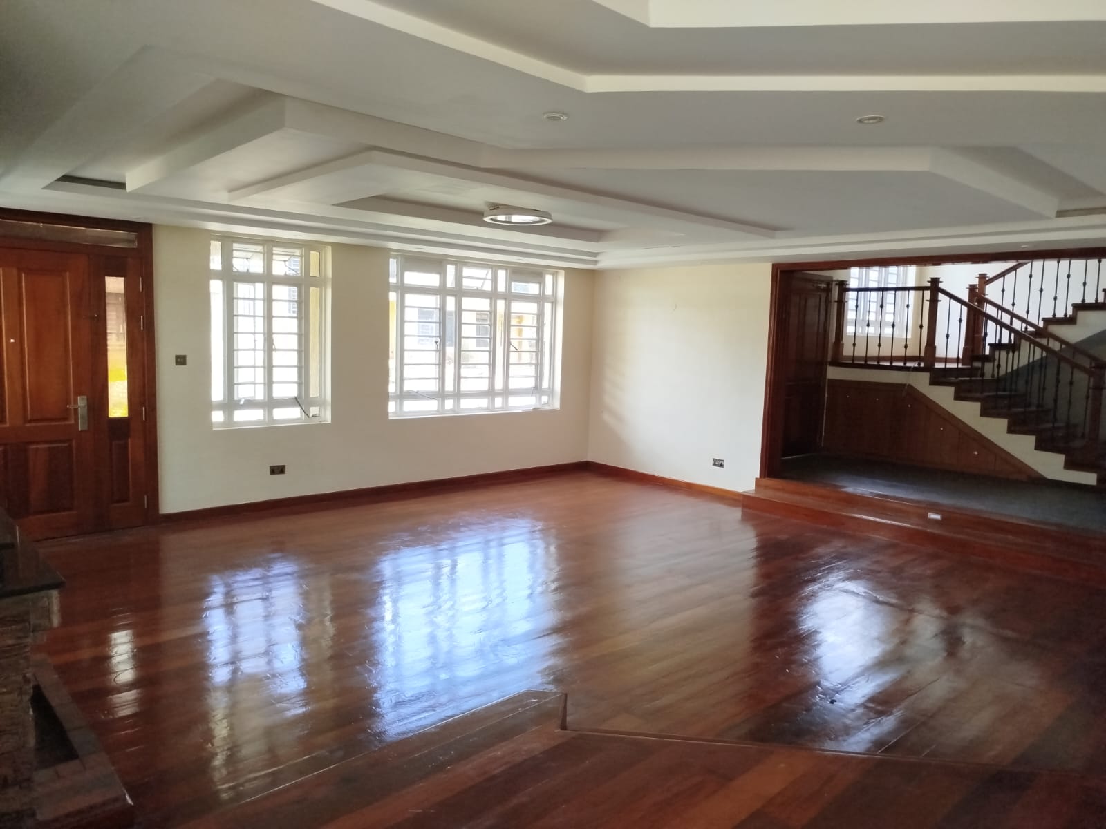 For Rent: Five-Bedroom House + DSQ – Garden Estate