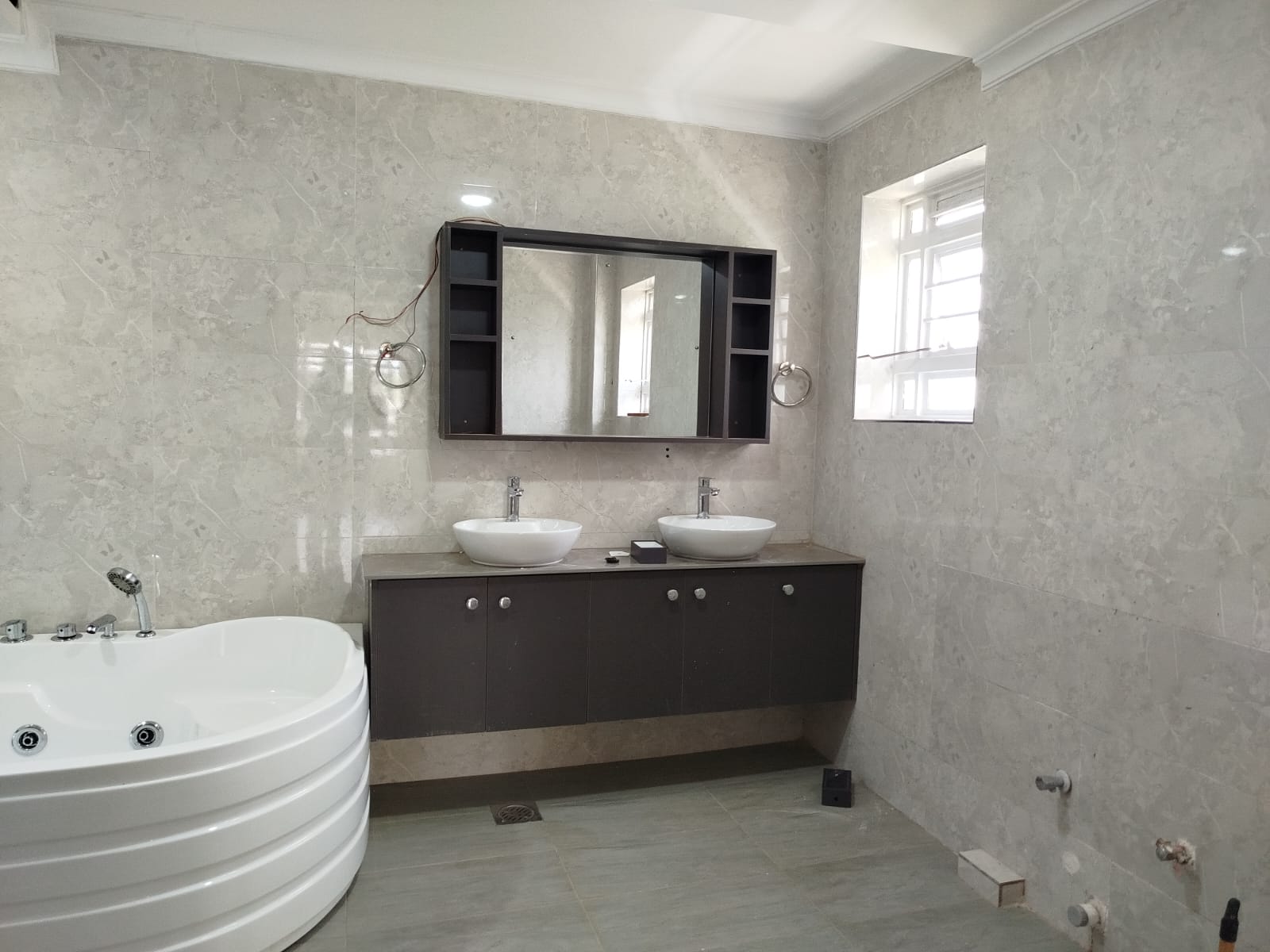 For Rent: Five-Bedroom House + DSQ – Garden Estate