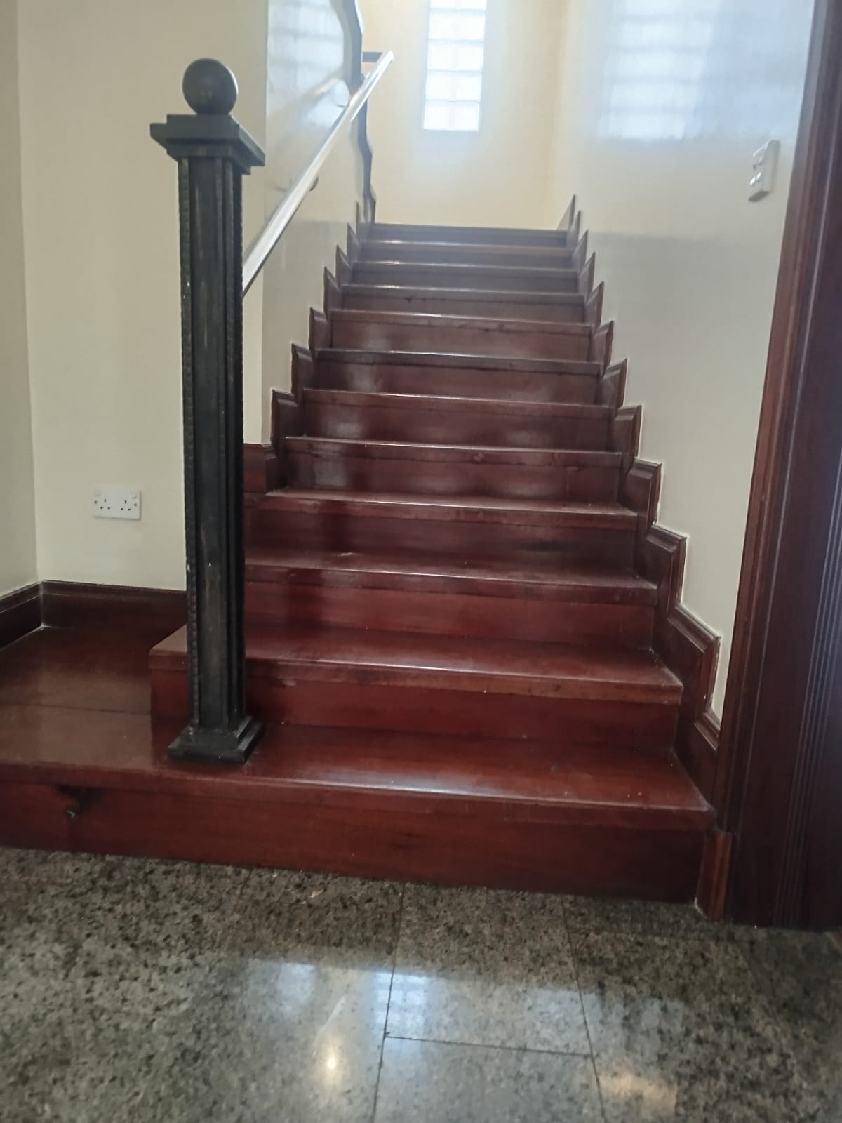 KYUNA – FIVE-BEDROOM HOUSE FOR RENT