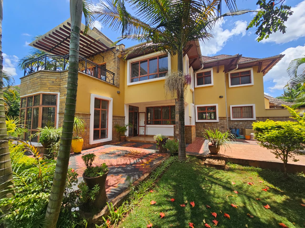 FOR RENT: Five-Bedroom House – Runda