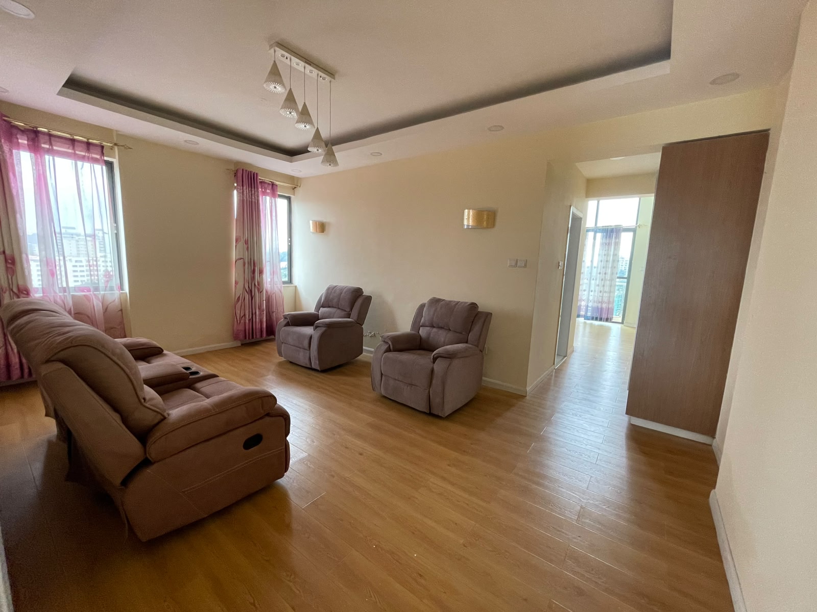 For Rent: 6-Bedroom Penthouse Duplex – Brookside |