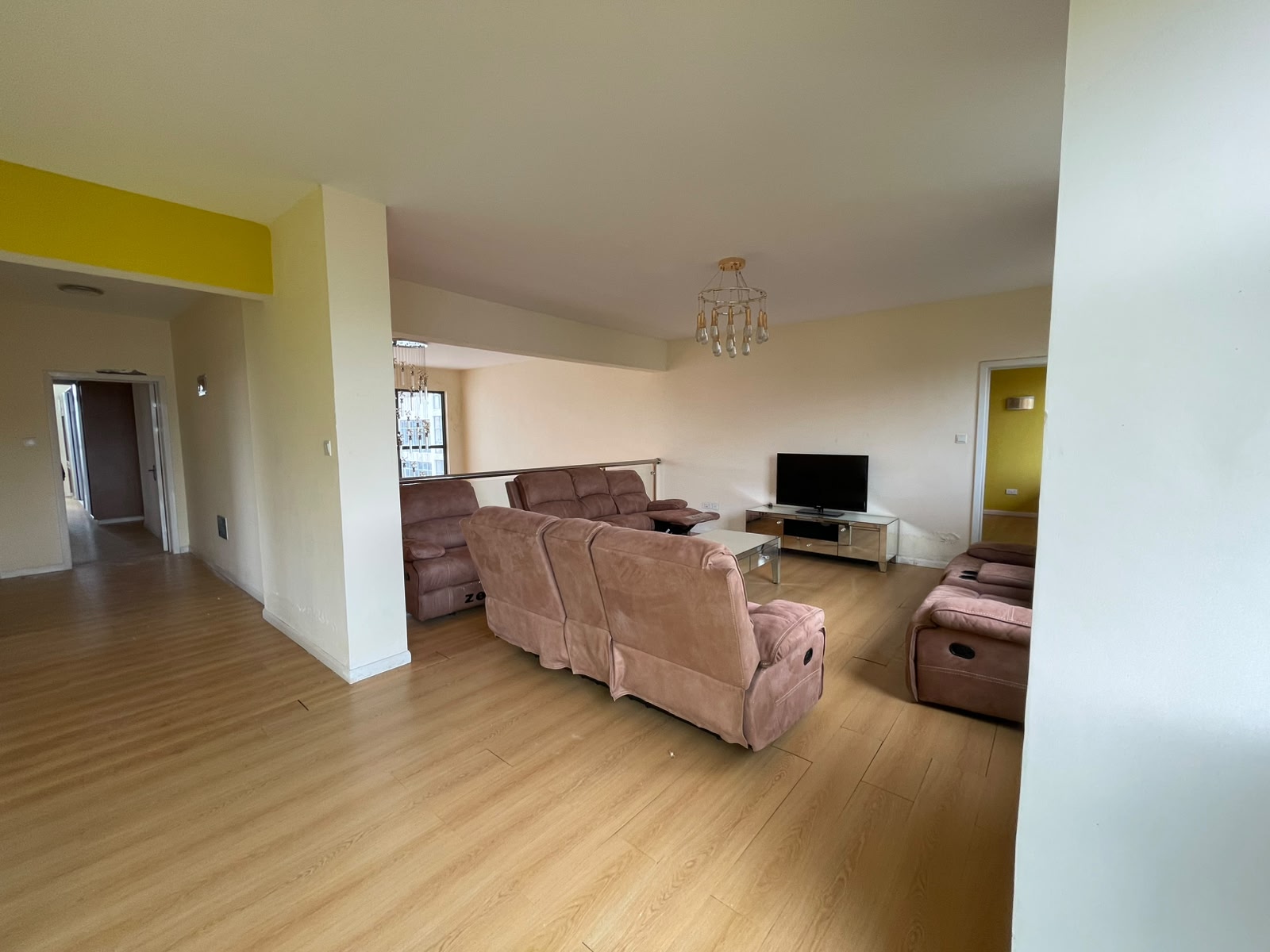For Rent: 6-Bedroom Penthouse Duplex – Brookside |