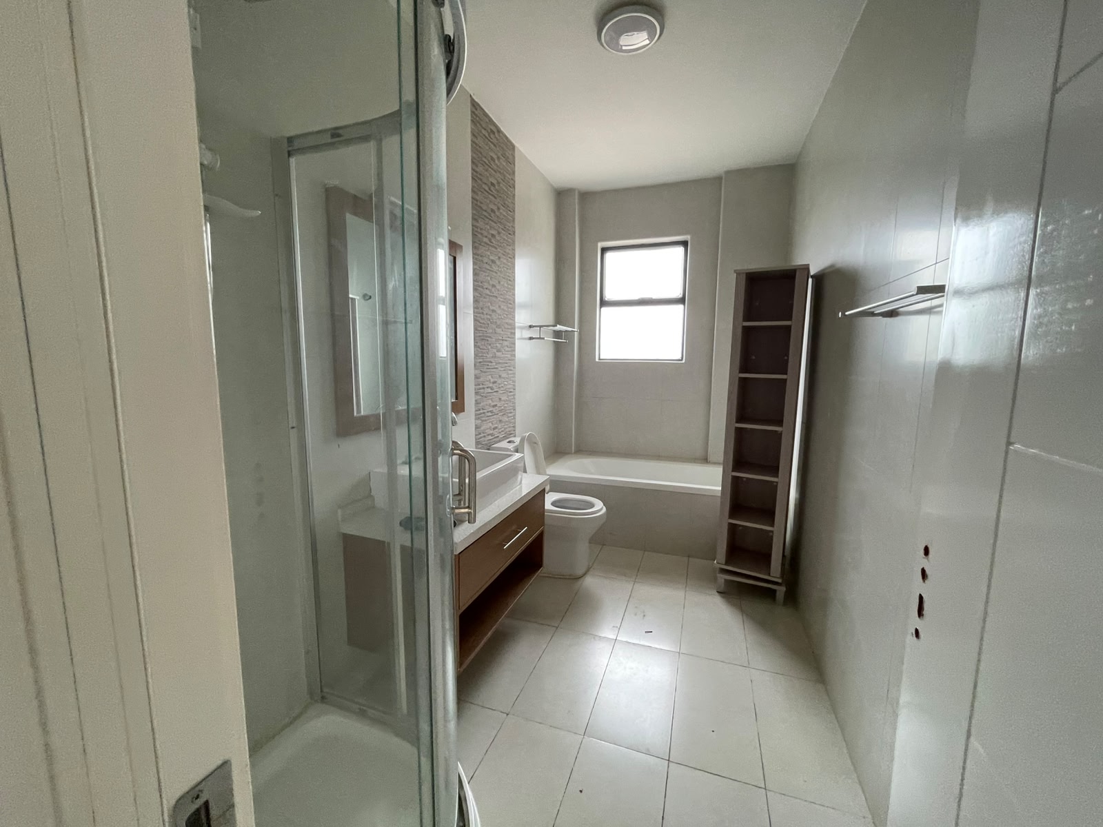 For Rent: 6-Bedroom Penthouse Duplex – Brookside |