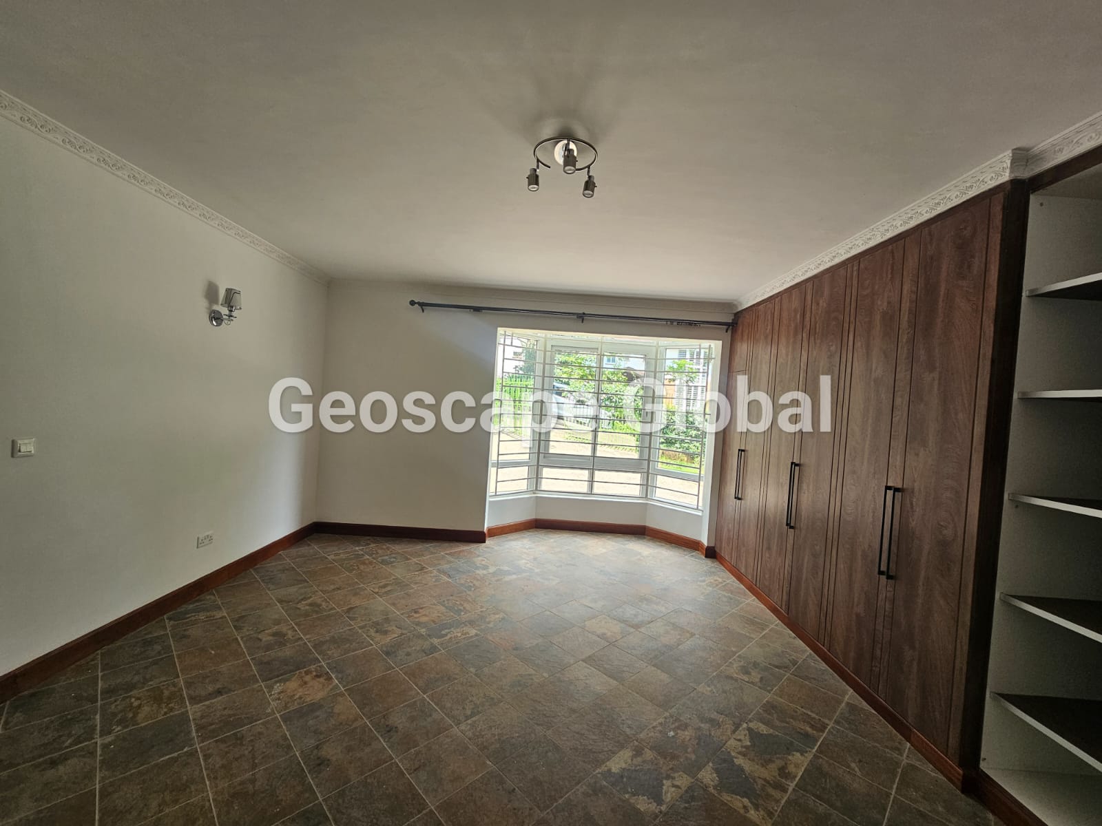 For Rent: 5-Bedroom House – Rosslyn