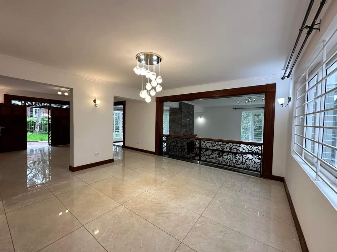 FOR RENT: Five-Bedroom House – Rosslyn (Gated Community