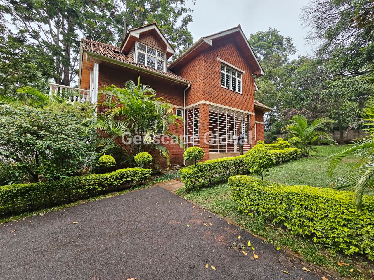 FOR RENT: 5-Bedroom House – Rosslyn