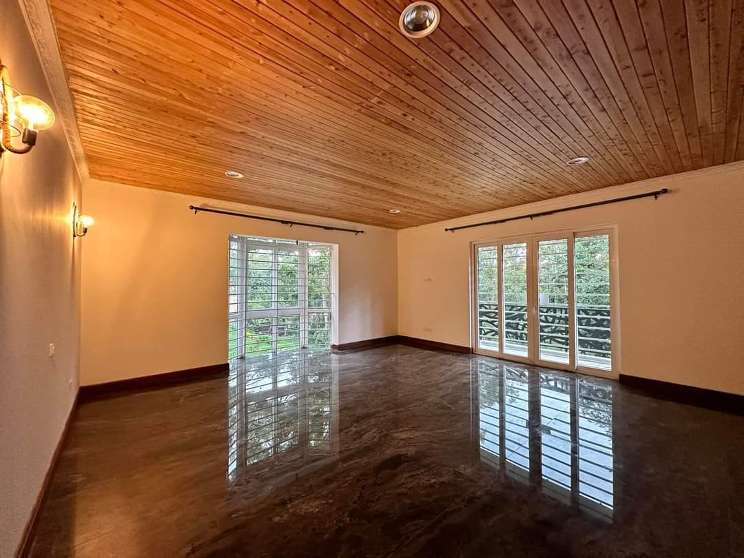 FOR RENT: Five-Bedroom House – Rosslyn (Gated Community