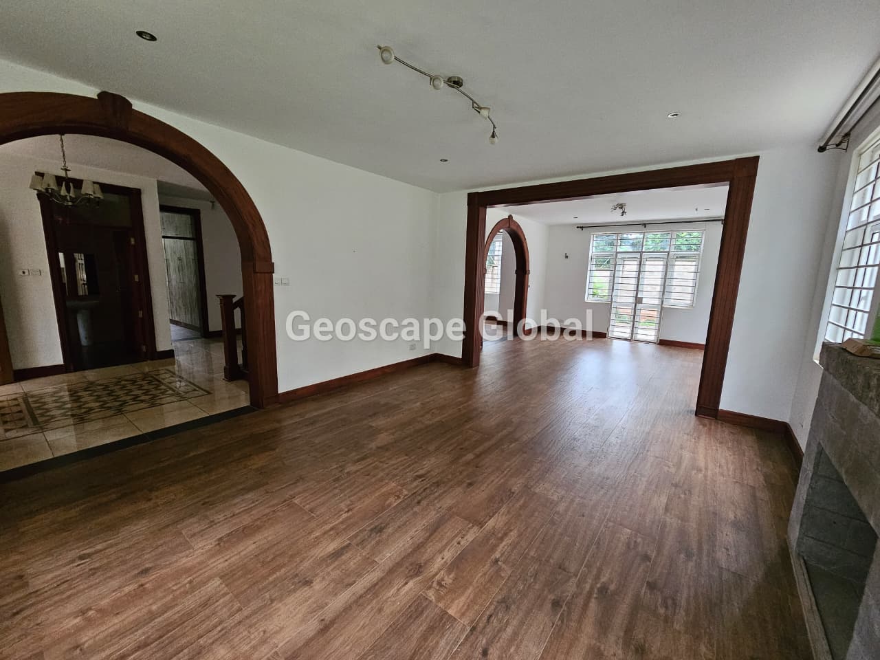 FOR RENT: 5-Bedroom House – Rosslyn