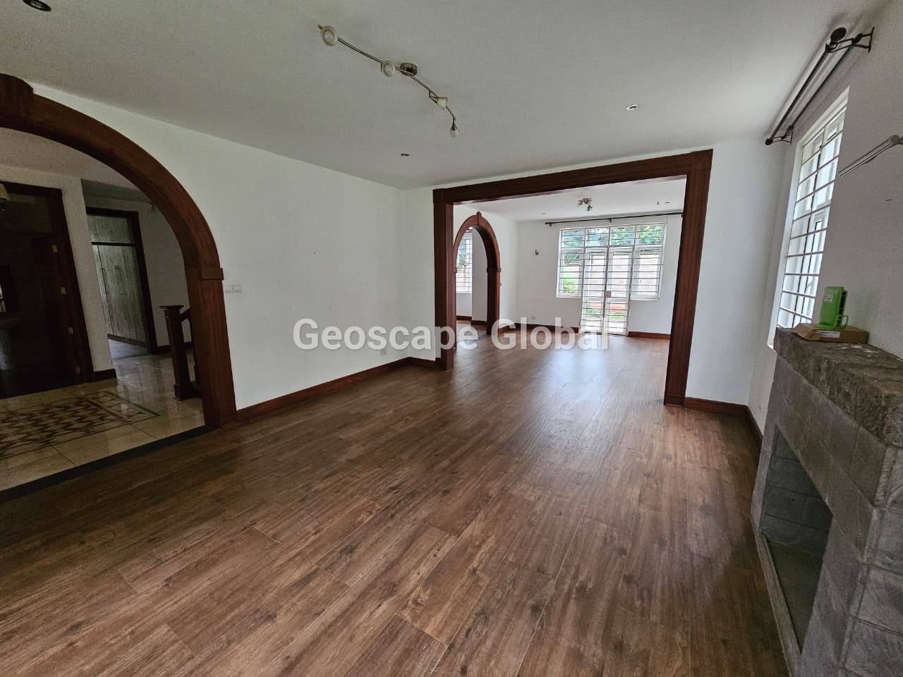 FOR RENT: 5-Bedroom House – Rosslyn