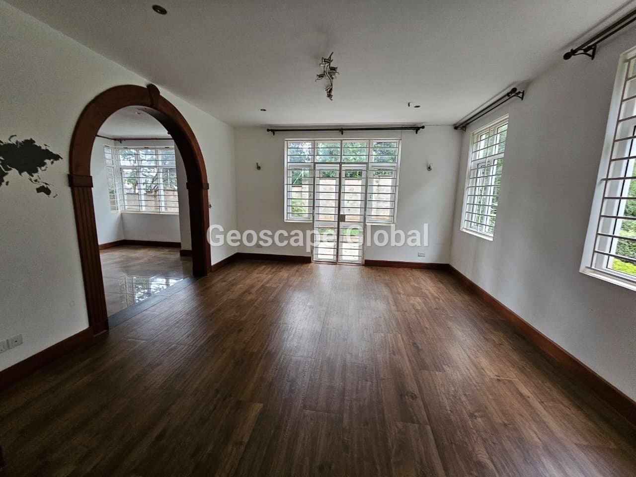 FOR RENT: 5-Bedroom House – Rosslyn