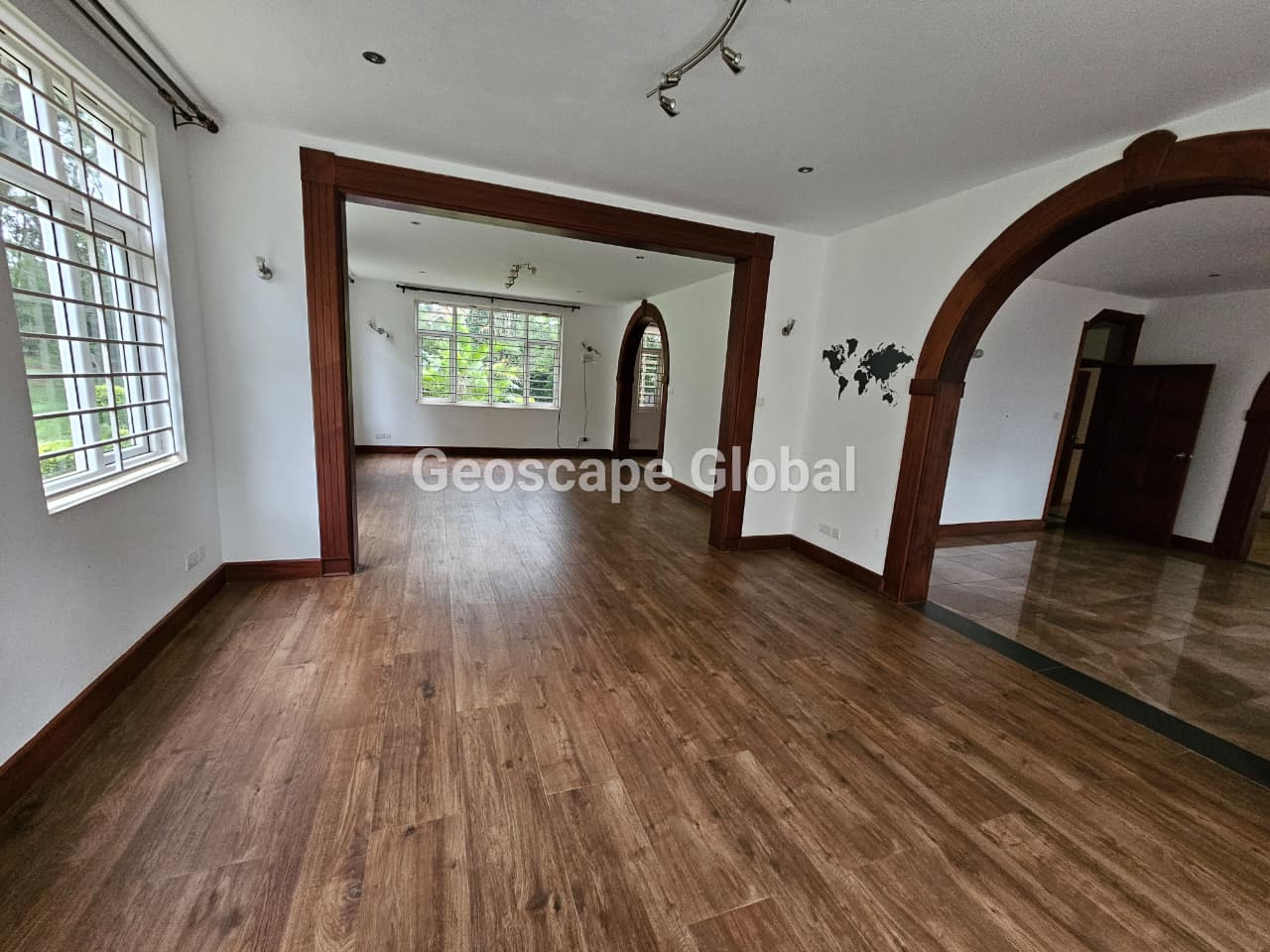 FOR RENT: 5-Bedroom House – Rosslyn