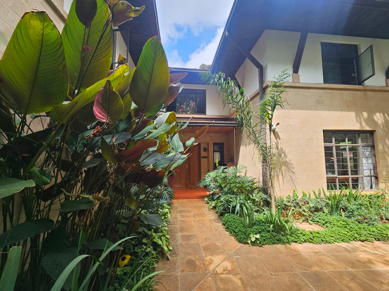 FOR SALE – GIGIRI FIVE-BEDROOM HOUSE