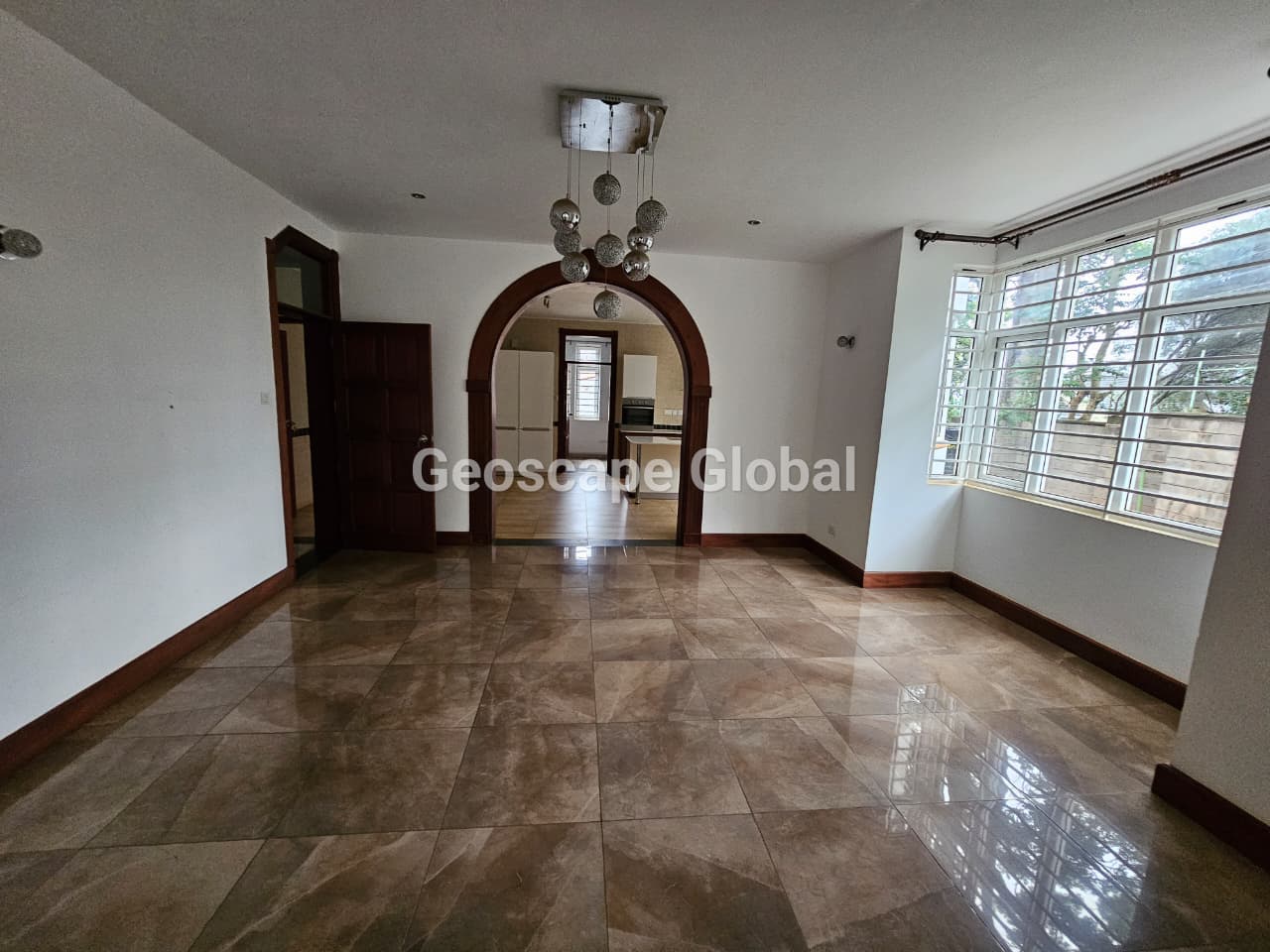 FOR RENT: 5-Bedroom House – Rosslyn