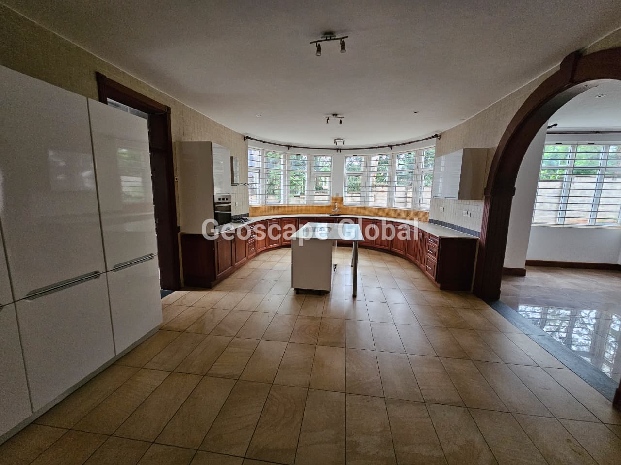 FOR RENT: 5-Bedroom House – Rosslyn