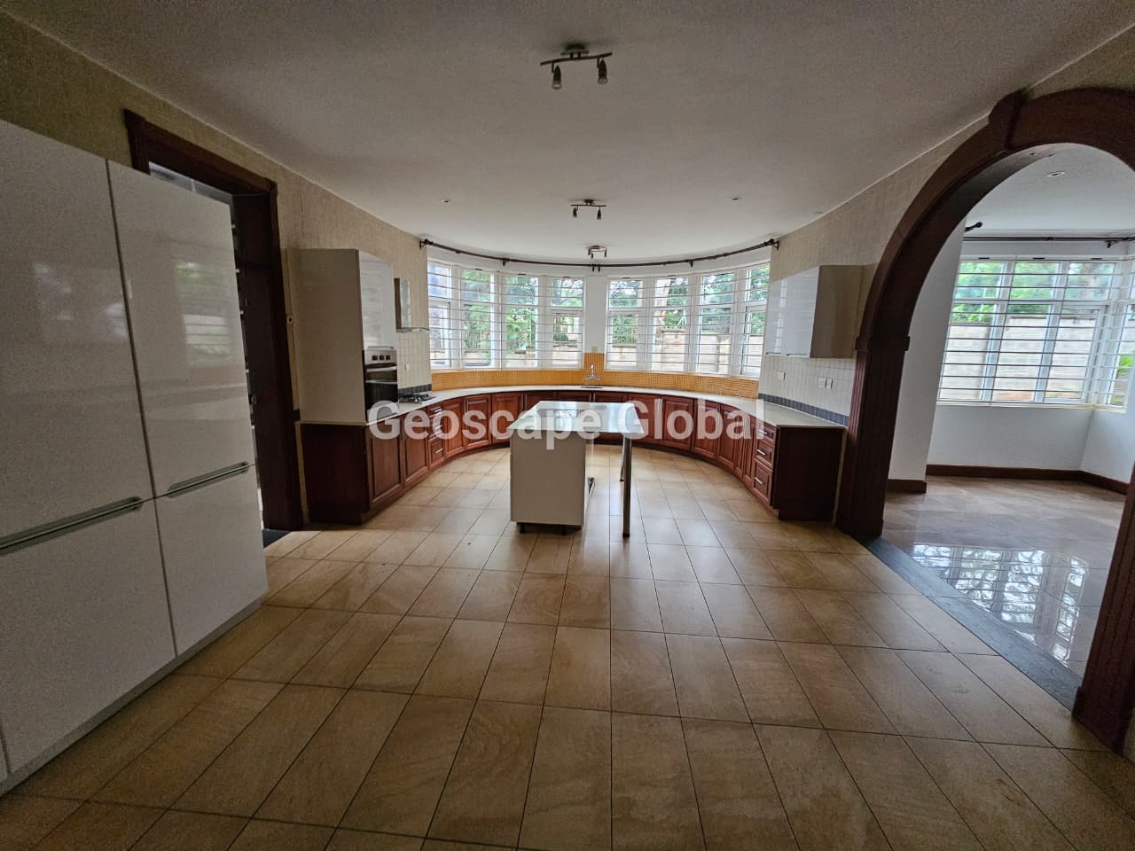 FOR RENT: 5-Bedroom House – Rosslyn